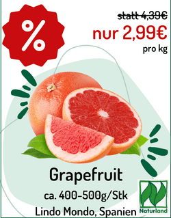 KI generiert: Das Bild zeigt ein Geschenkset mit verschiedenen italienischen Lebensmitteln, darunter Pasta, Olivenöl, Grissini und verschiedene Saucen in einem dekorativen Präsentkorb. Die Produkte sind auf Stroh gebettet und stammen von unterschiedlichen Marken.
