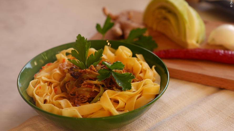 Rezeptbild für Tagliatelle mit pikantem Weißkraut