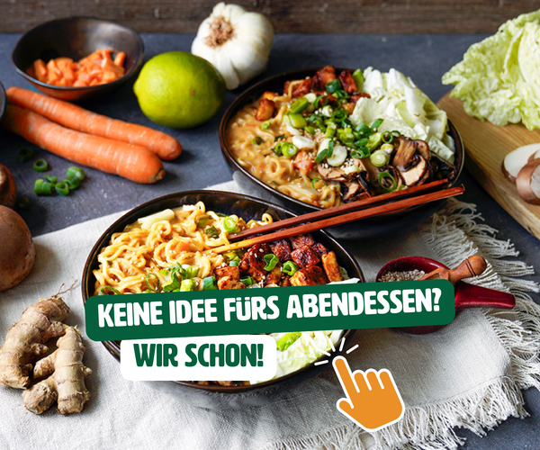 KI generiert: Zwei asiatische Gerichte mit Gemüse, Text: "Keine Idee fürs Abendessen? Wir schon!"