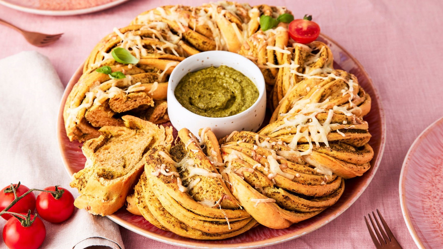 Rezeptbild für Herzhafter Pesto Kranz