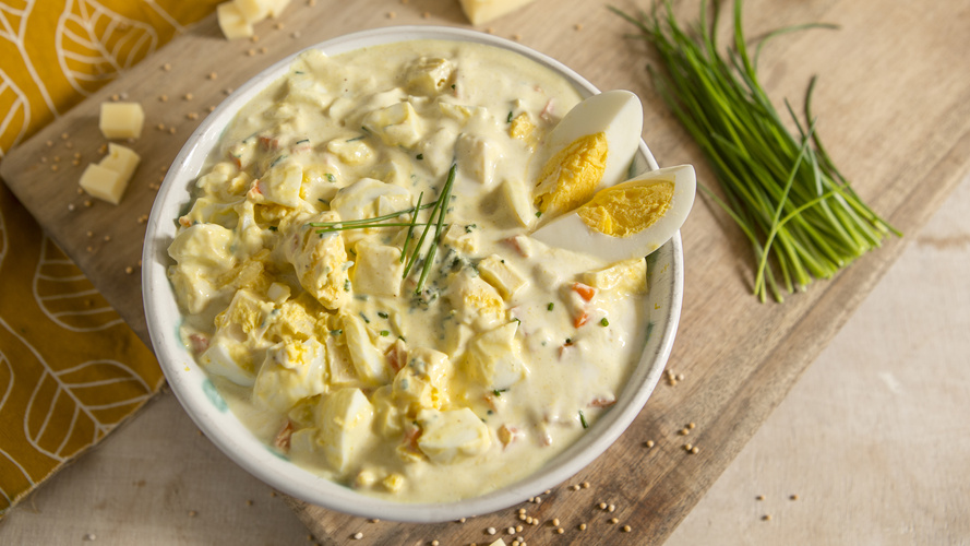 Rezeptbild für Eiersalat mit griechischem Joghurt, Karotte & Schnittlauch 