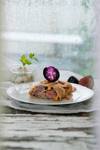 Lila Kartoffelstrudel