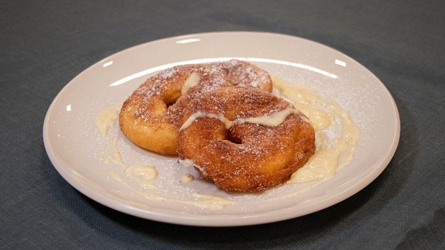 Rezeptbild für Apfelkücherl mit schneller Vanillesauce