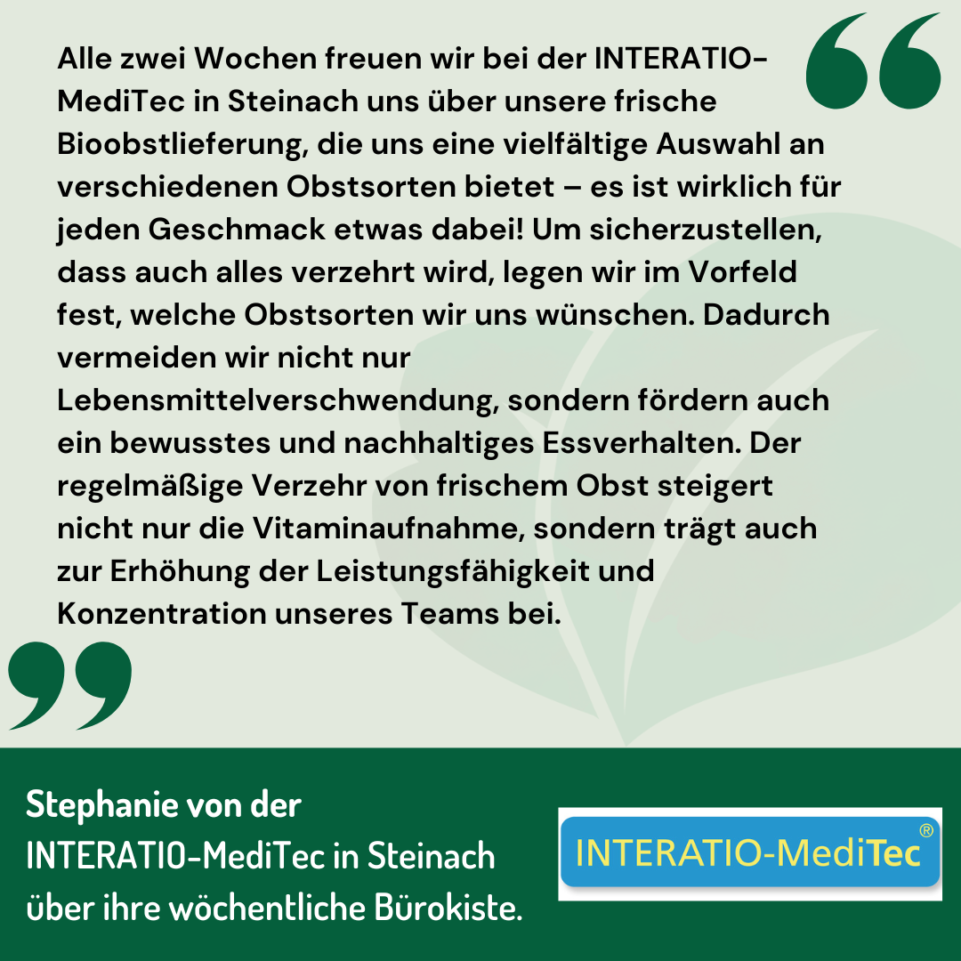 KI generiert: Das Bild beschreibt die regelmäßige Lieferung von frischem Bio-Obst bei INTERATIO-MediTec in Steinach, die zur Förderung eines bewussten und nachhaltigen Essverhaltens und zur Verbesserung der Teamleistung und Konzentration beiträgt. Stephanie von der INTERATIO-MediTec hebt die Vorteile der frischen Obstlieferung hervor.
