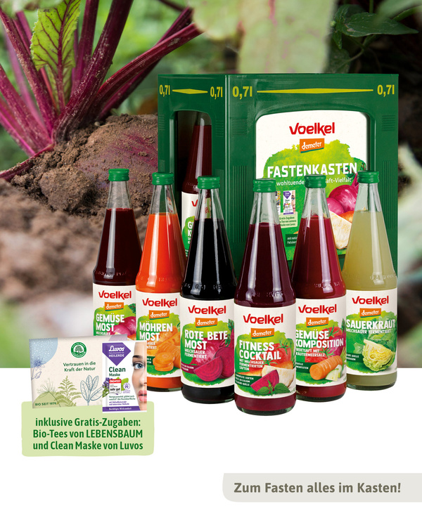 KI generiert: Flaschen mit verschiedenen Bio-Säften von Voelkel und Gratis-Zugaben. Text: "Zum Fasten alles im Kasten!"