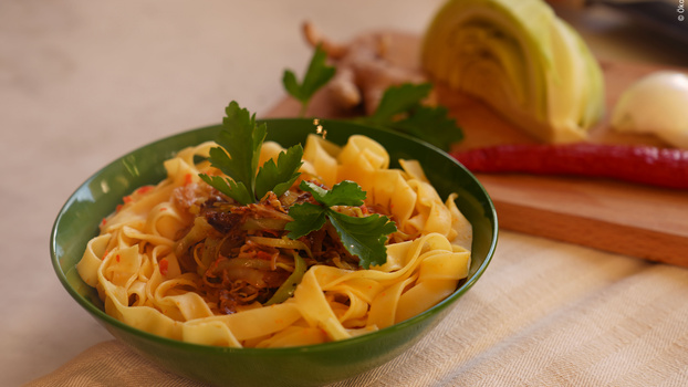 Rezeptbild für Tagliatelle mit pikantem Weißkraut