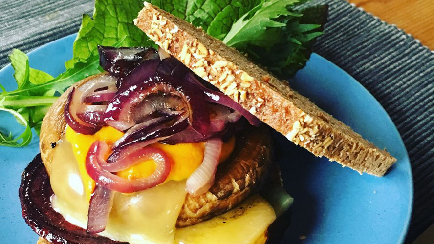 Rezeptbild für Portobello-Burger mit roter Bete