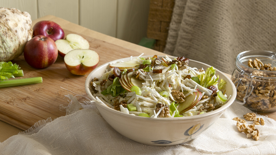 Rezeptbild für Waldorfsalat mit Datteln und Walnüssen